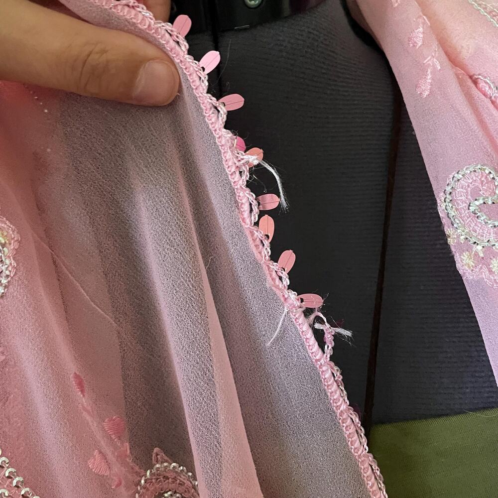 Y2K vintage 2000s pink embroidered beaded scarf shawl wrap floral - Picture 7 of 7